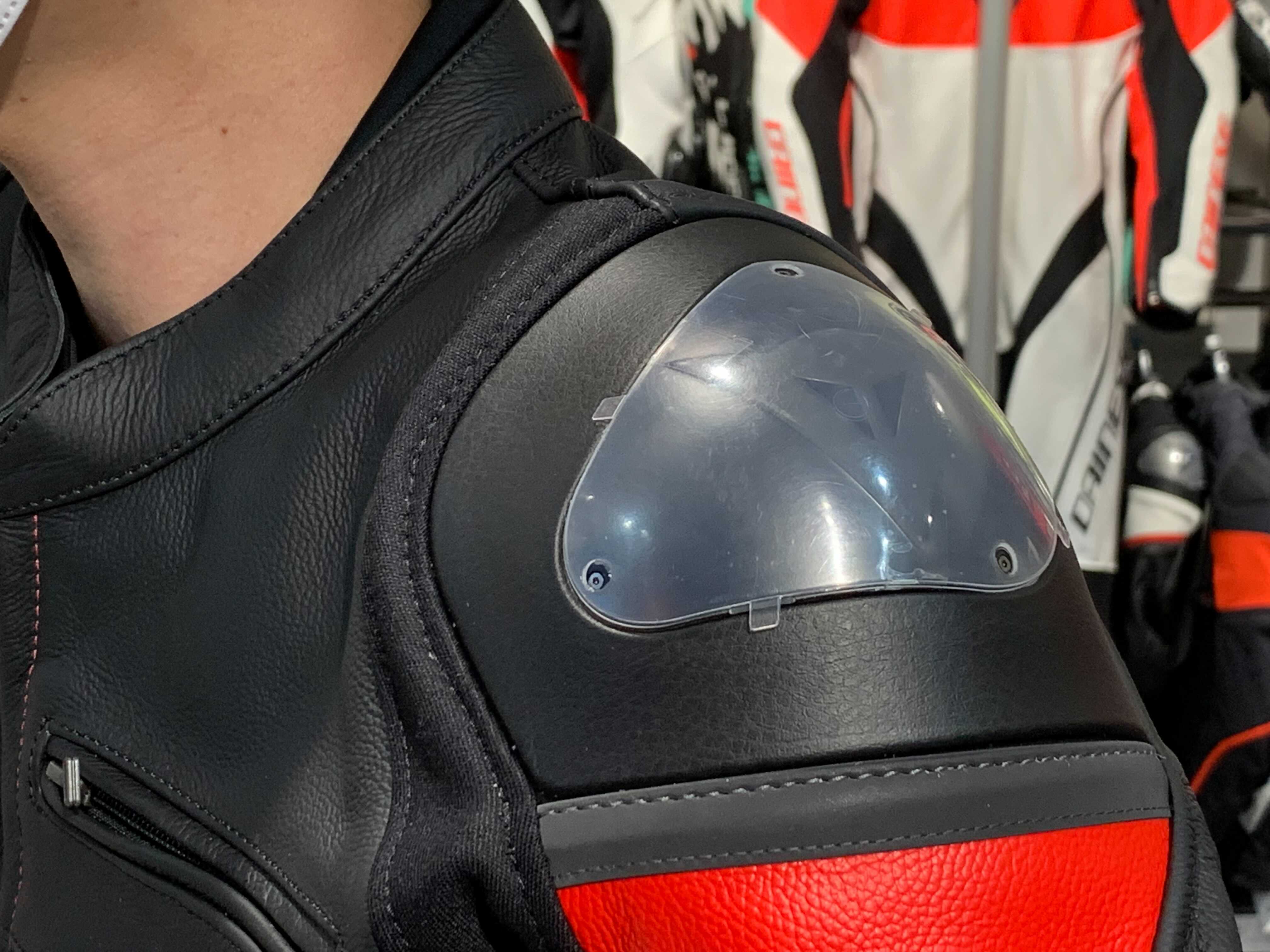 優れたフィット性・可動域をもつ新作レザージャケット『RACING 4